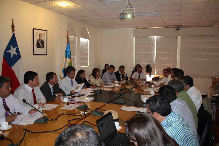 Primera reunión de la comisión regional para la sequía aborda fechas posibles para licitar desaladoras