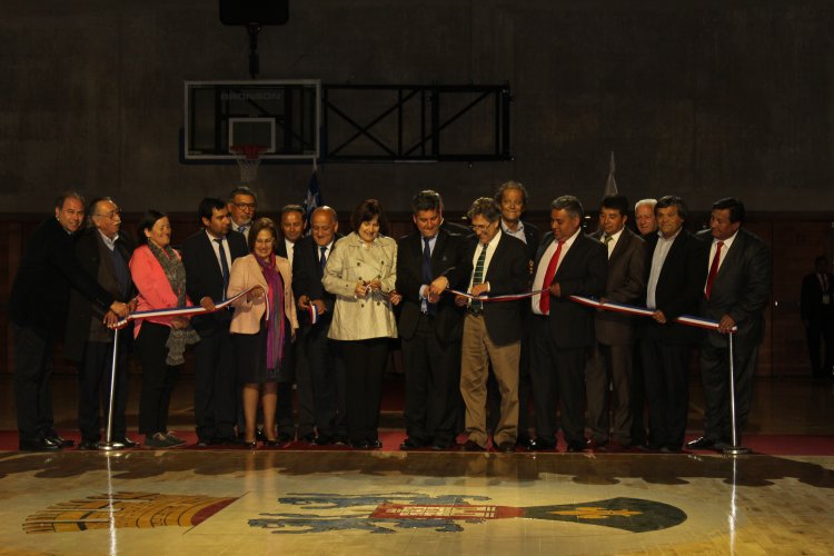 Junto a la comunidad salamanquina se inaugura el nuevo Gimnasio Techado Municipal