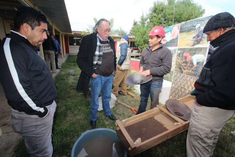 CORE participa en la entrega de implementos para pequeños mineros de lavaderos de oro de Illapel