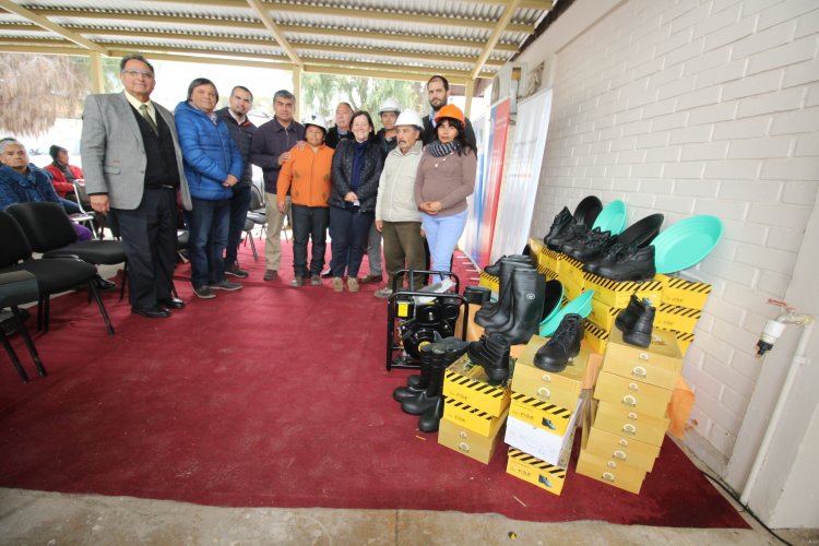 CORE participa en la entrega de implementos para pequeños mineros de lavaderos de oro de Illapel