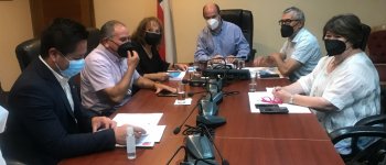 Consejeros regionales presentan informe final de comisión especial de vivienda rural a subsecretario de vivienda