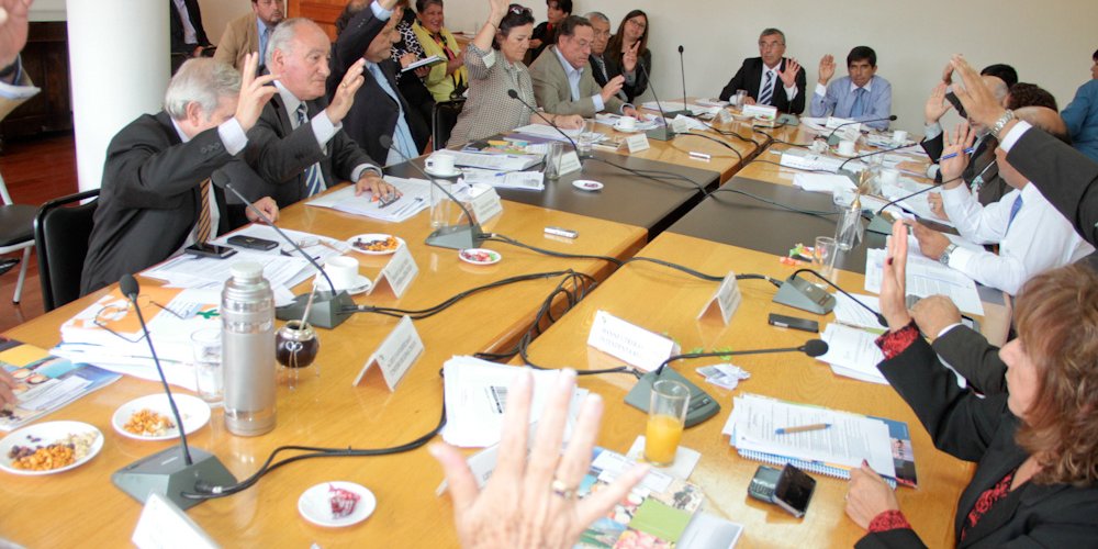 Consejeros reafirman compromiso con Bomberos ratificando recursos para carros y equipamiento