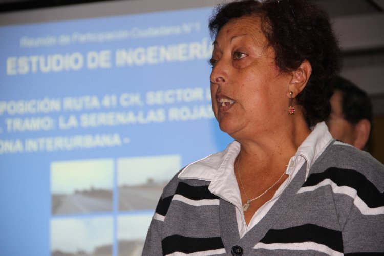 Vecinos de Altovalsol participan activamente en diálogo ciudadano por Ruta 41