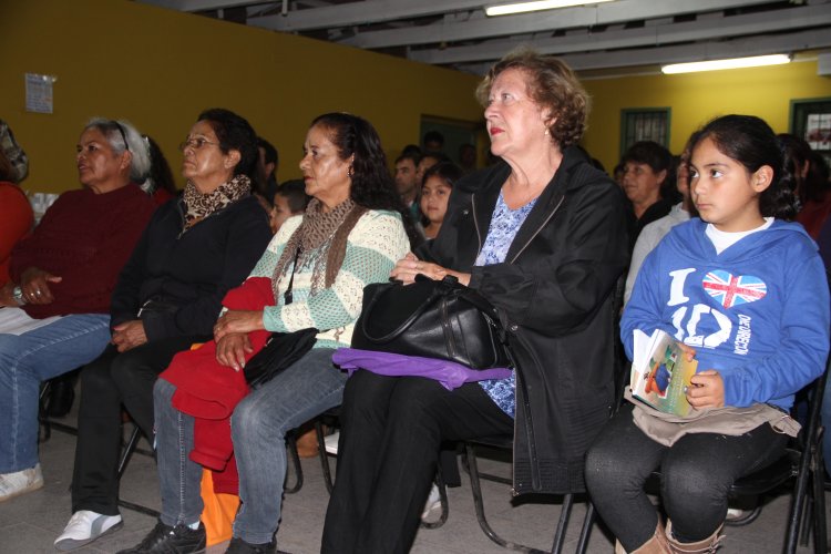 Vecinos de Altovalsol participan activamente en diálogo ciudadano por Ruta 41