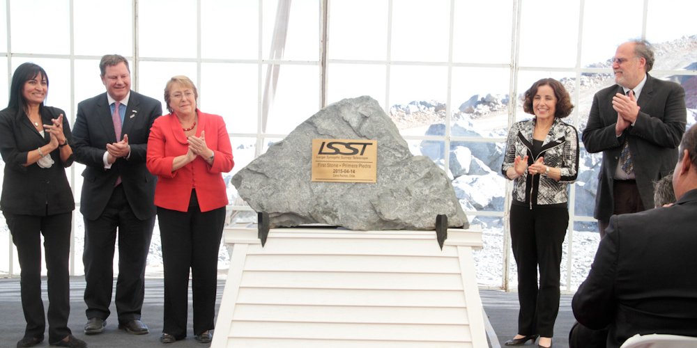 Consejeros Regionales entregan invitación a Presidenta Bachelet para que asista a sesión del cuerpo colegiado