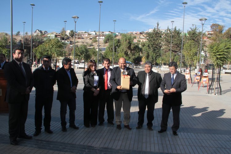 Andacollo cuenta con moderna plaza y paseo semi-peatonal construido con recursos del FNDR