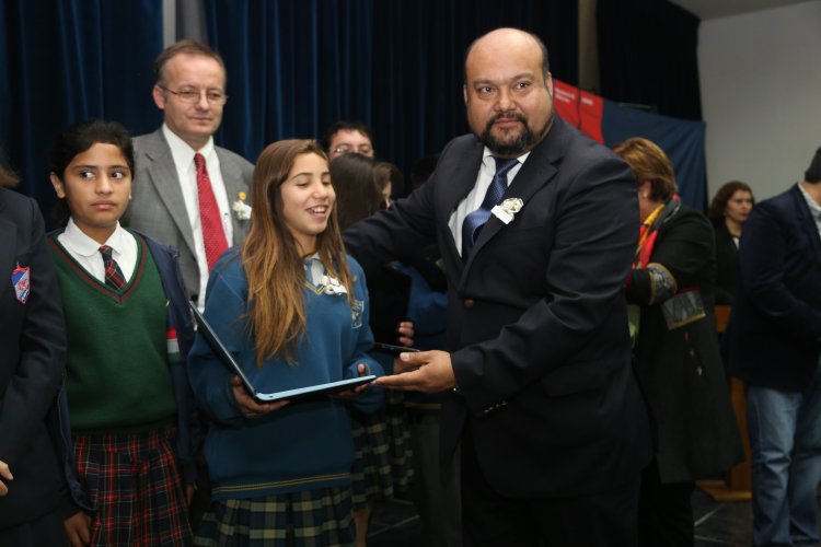 Entregan modernos computadores para apoyar enseñanza de 2.600 escolares