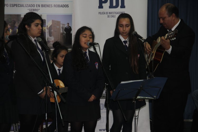 Entregan modernos computadores para apoyar enseñanza de 2.600 escolares