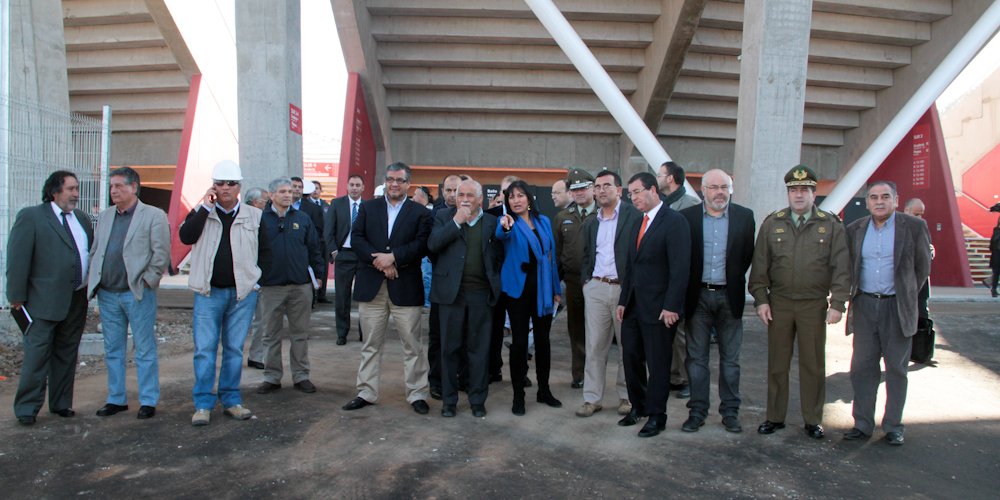 Autoridades regionales constatan en terreno avances de los últimos detalles para terminar el Estadio La Portada