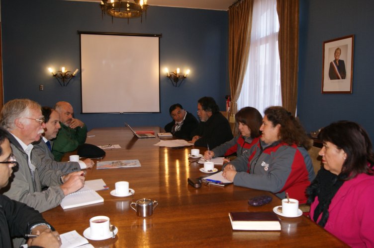 Constituyen mesa de trabajo para seguimiento de proyecto de reposición del Centro de Salud Emilio Schaffhauser