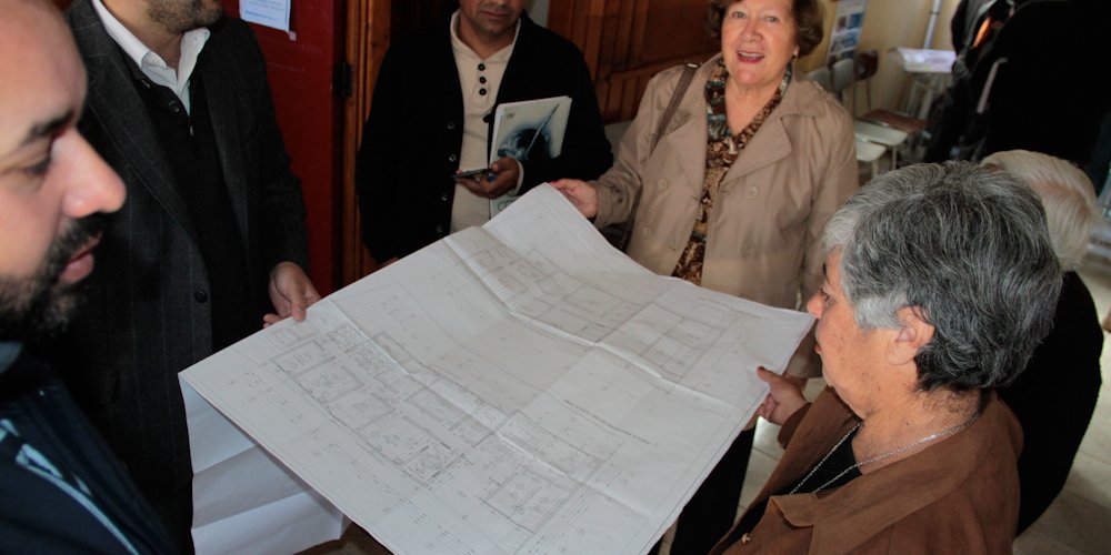 Consejeros Regionales presentan a la comunidad de El Tambo el diseño de nueva posta rural