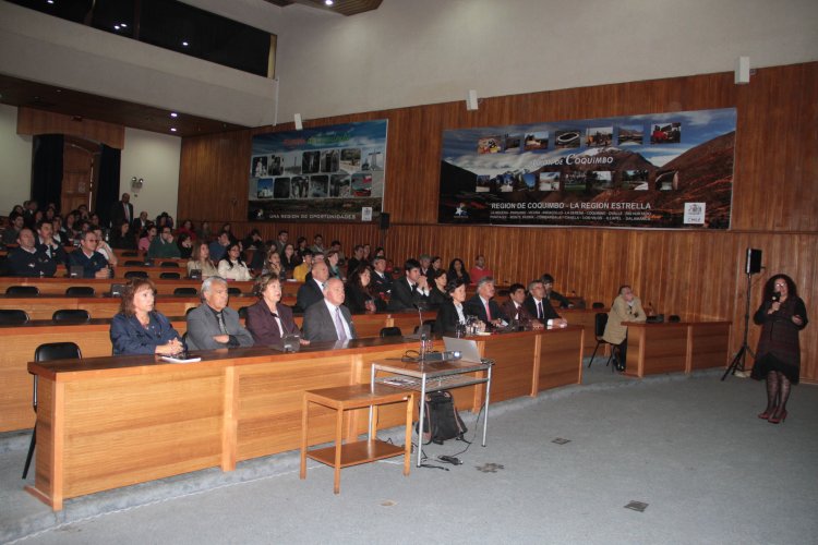 Con charla a funcionarios del Gobierno Regional el CORE pone en marcha Programa de Educación Cívica