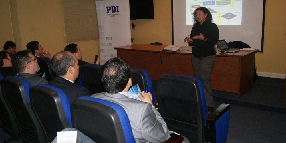 Funcionarios de la PDI participan en jornada de Educación Cívica impartida por el CORE