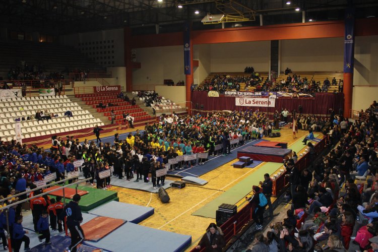 Cerca de mil gimnastas de todo el país se reúnen a competir en La Serena