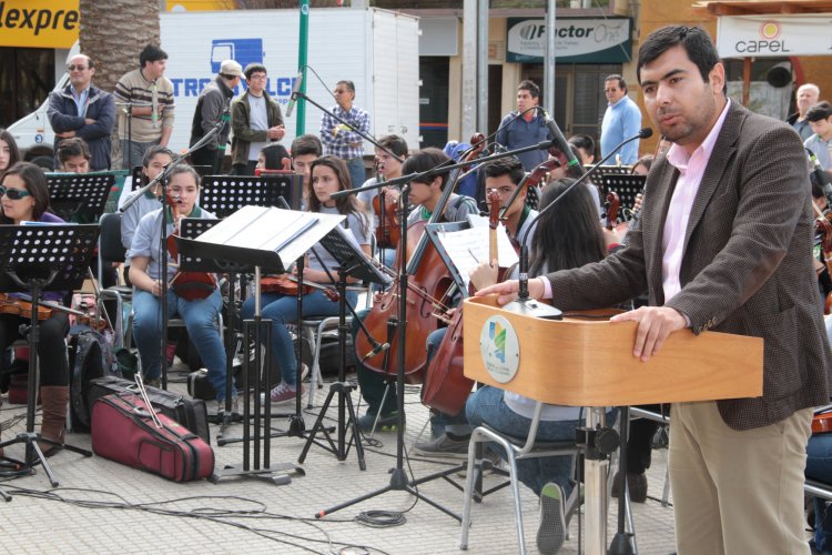 Con un concierto en pleno paseo peatonal de Ovalle se entregan fondos del concurso para Bandas y Orquestas Juveniles