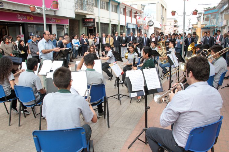 Con un concierto en pleno paseo peatonal de Ovalle se entregan fondos del concurso para Bandas y Orquestas Juveniles