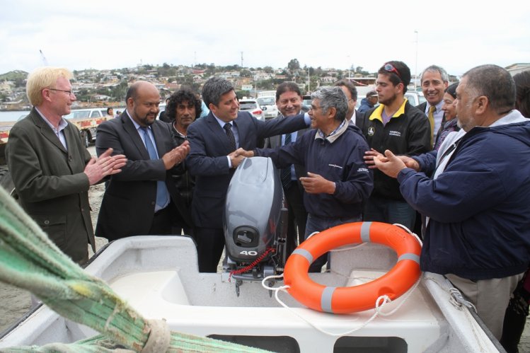 Gobierno Regional entrega nuevos motores a los pescadores artesanales de Tongoy
