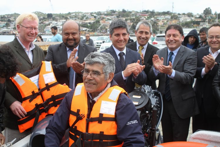 Gobierno Regional entrega nuevos motores a los pescadores artesanales de Tongoy