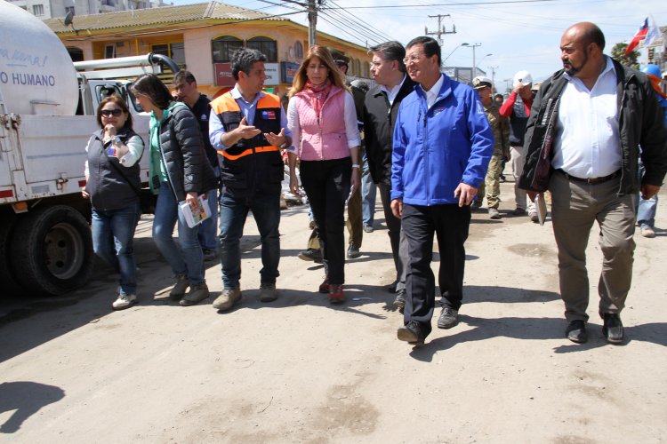 Ministros de Economía y Trabajo recorren zona de catástrofe en Coquimbo y anuncian medidas de emergencia para damnificados
