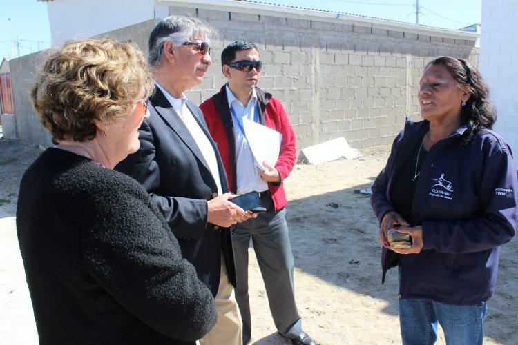 Autoridades visitan proyecto de paneles solares en Tongoy que entregó energía eléctrica tras terremoto