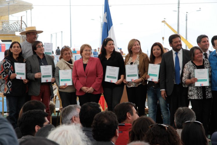Presidenta Bachelet recibe petición del CORE para que proyectos de salud sean incluidos en presupuesto 2016