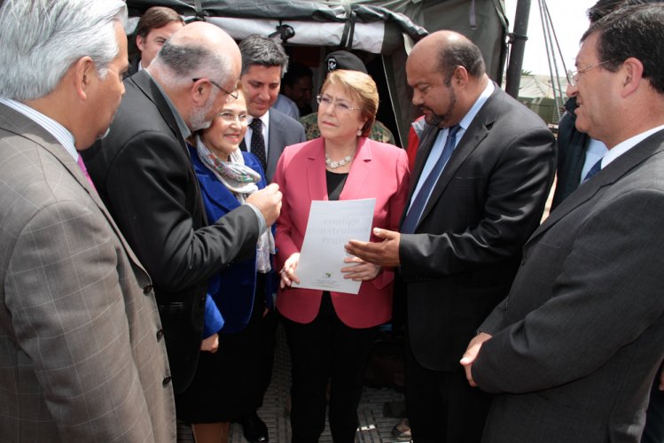 Presidenta Bachelet recibe petición del CORE para que proyectos de salud sean incluidos en presupuesto 2016
