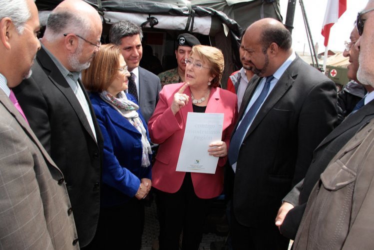Presidenta Bachelet recibe petición del CORE para que proyectos de salud sean incluidos en presupuesto 2016