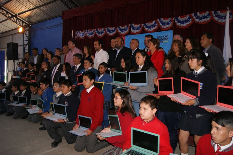 Entregan más de 700 computadores a escolares de séptimo básico de escuelas municipales de Coquimbo
