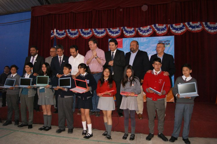 Entregan más de 700 computadores a escolares de séptimo básico de escuelas municipales de Coquimbo