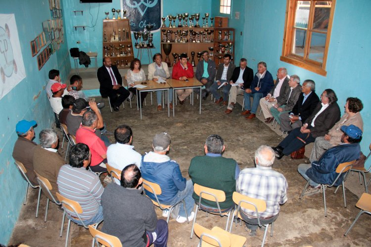 CORE se reúne con pescadores de caleta “El Apolillado” de La Higuera para informar sobre millonario plan de inversión