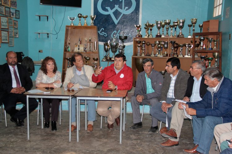 CORE se reúne con pescadores de caleta “El Apolillado” de La Higuera para informar sobre millonario plan de inversión