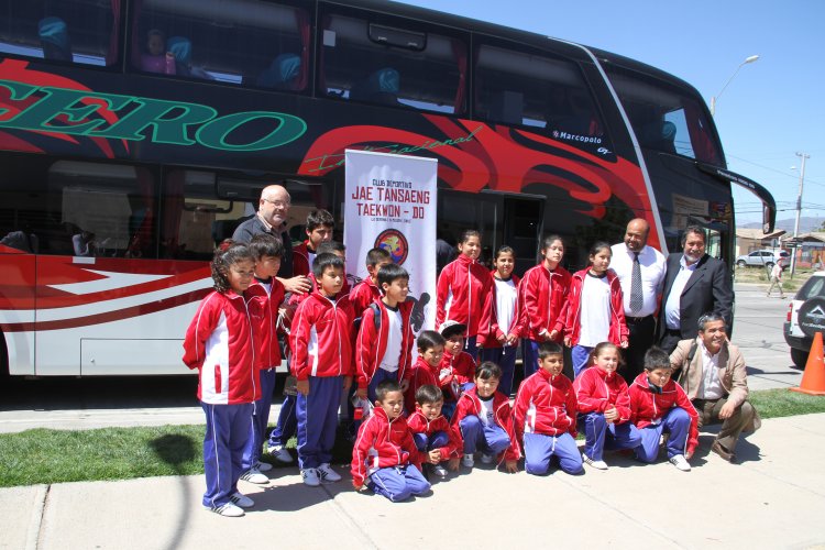 Club de Taekwondo inicia viaje para participar en torneo sudamericano que se realizará en Argentina