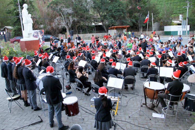 Más de cien niños beneficiados con fondos de cultura del Gobierno Regional brindan concierto navideño en Monte Grande