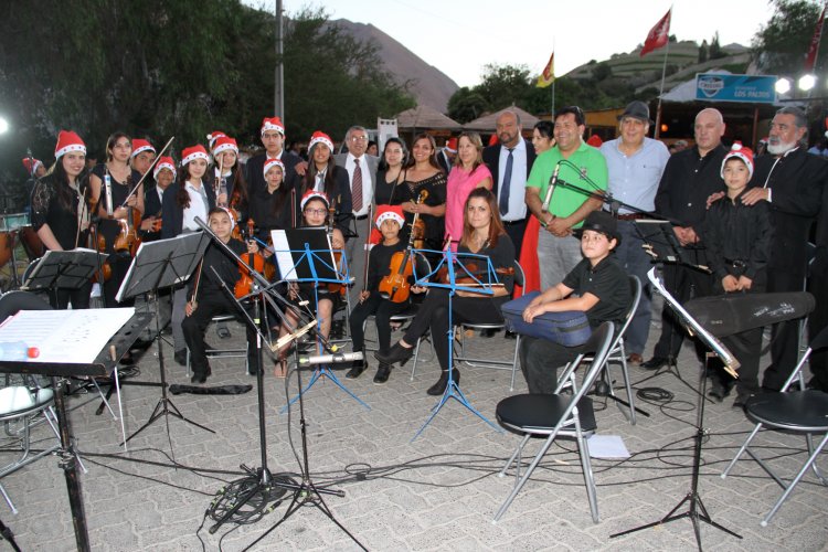 Más de cien niños beneficiados con fondos de cultura del Gobierno Regional brindan concierto navideño en Monte Grande