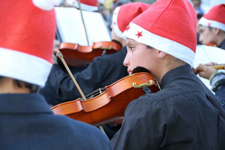 Más de cien niños beneficiados con fondos de cultura del Gobierno Regional brindan concierto navideño en Monte Grande