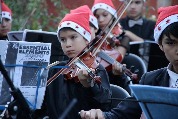 Más de cien niños beneficiados con fondos de cultura del Gobierno Regional brindan concierto navideño en Monte Grande