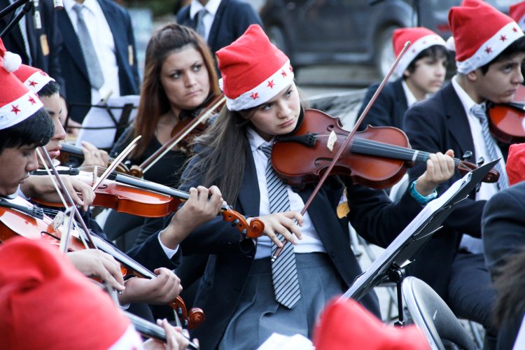 Más de cien niños beneficiados con fondos de cultura del Gobierno Regional brindan concierto navideño en Monte Grande