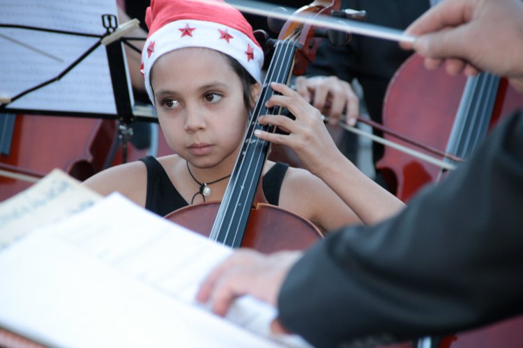 Más de cien niños beneficiados con fondos de cultura del Gobierno Regional brindan concierto navideño en Monte Grande