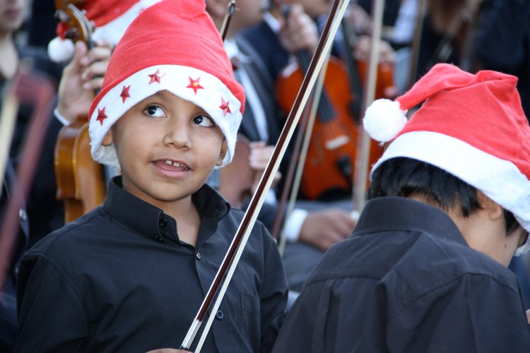 Más de cien niños beneficiados con fondos de cultura del Gobierno Regional brindan concierto navideño en Monte Grande