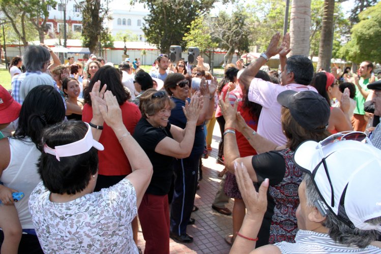 Con gran entusiasmo adultos mayores disfrutan de los beneficios de la biodanza en La Serena