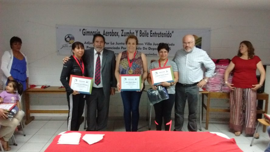 Vecinas de Las Compañías concluyen proyecto deportivo con presentación y jornada recreativa