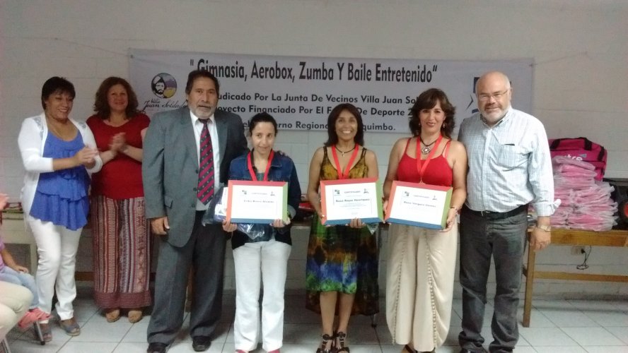 Vecinas de Las Compañías concluyen proyecto deportivo con presentación y jornada recreativa