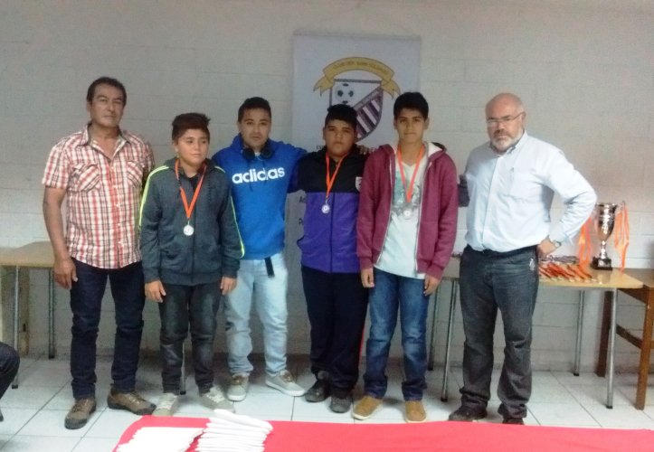 Culmina exitosa escuela de fútbol para jóvenes de Las Compañías