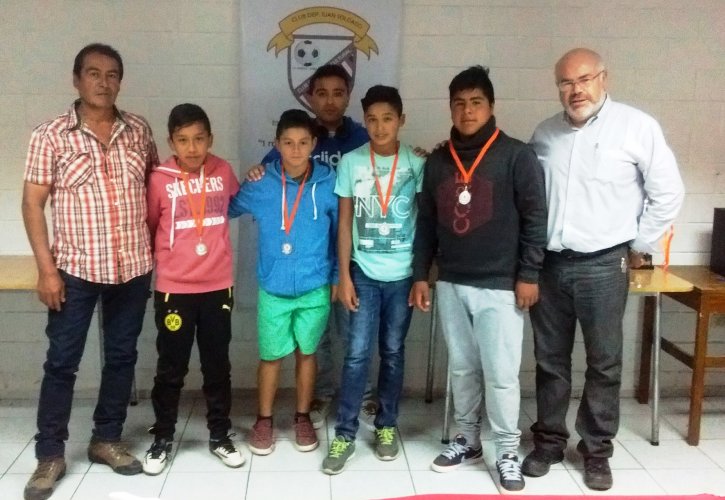 Culmina exitosa escuela de fútbol para jóvenes de Las Compañías