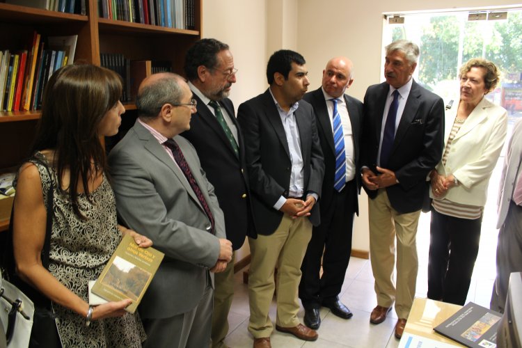 Consejeros entregan libros de autores regionales para la biblioteca de la provincia de San Juan