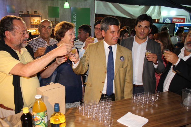 Autoridades regionales visitan el stand regional en la Fiesta del Sol en su penúltima jornada