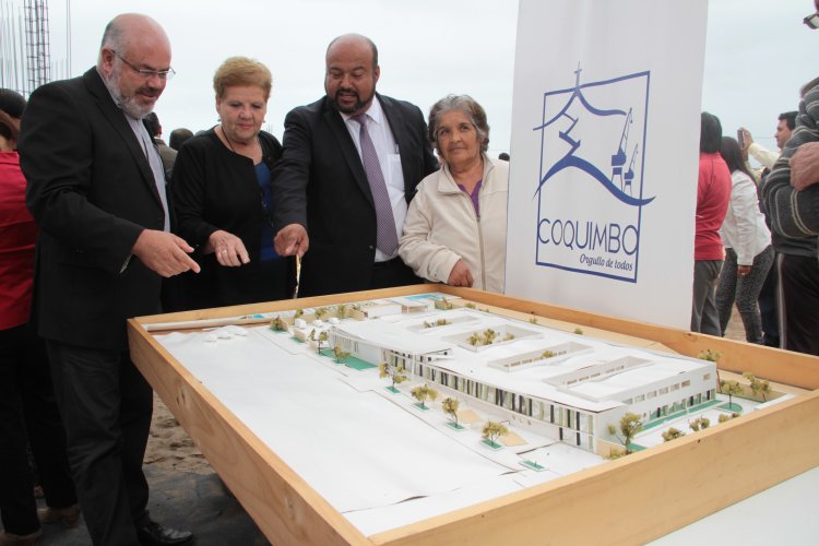 Comunidad de Coquimbo participa en la colocación de la primera piedra el nuevo CESFAM de San Juan