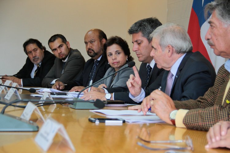 Ministra de Minería se reúne con el Consejo Regional para potenciar desarrollo de la pequeña minería en la región