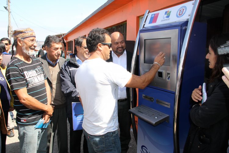 Instalan nuevas máquinas de auto-atención en caletas para facilitar el trabajo de pescadores artesanales de la región