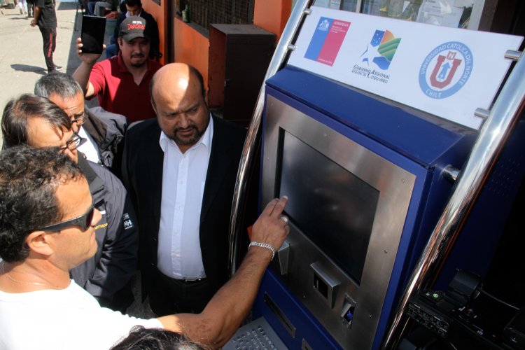 Instalan nuevas máquinas de auto-atención en caletas para facilitar el trabajo de pescadores artesanales de la región